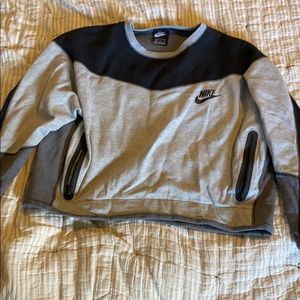 Nike cropped crew sweatshirt with zip pockets